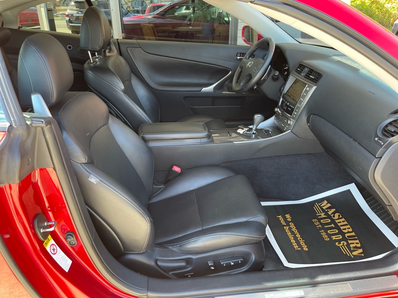 2010 Lexus IS 350C photo 32