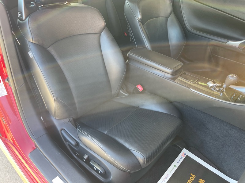 2010 Lexus IS 350C photo 33