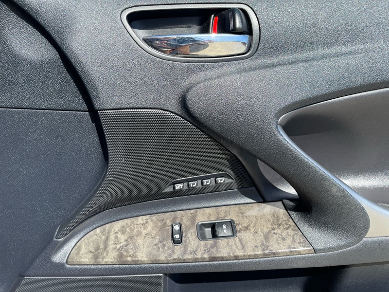 2010 Lexus IS 350C photo 34