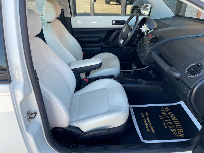 2008 Volkswagen Beetle S photo 27