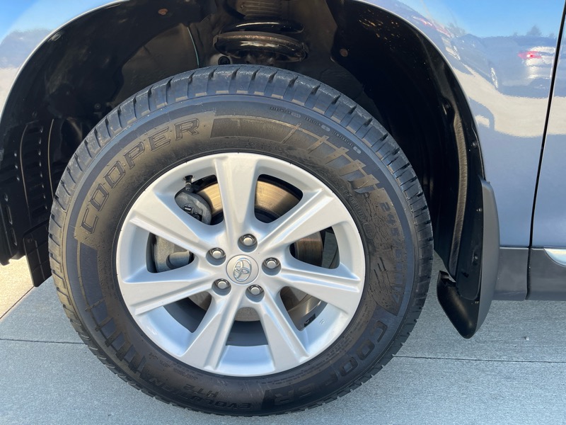 2013 Toyota Highlander SE photo 17