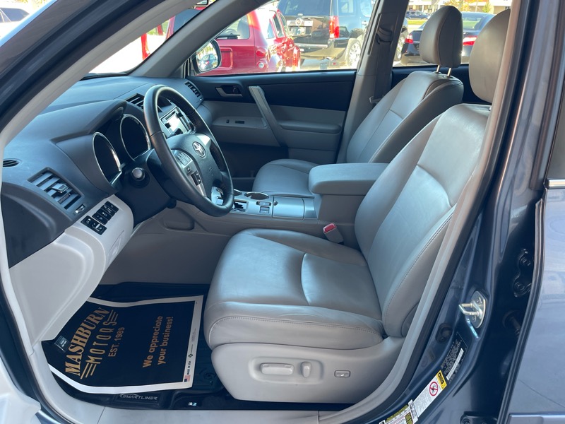 2013 Toyota Highlander SE photo 20