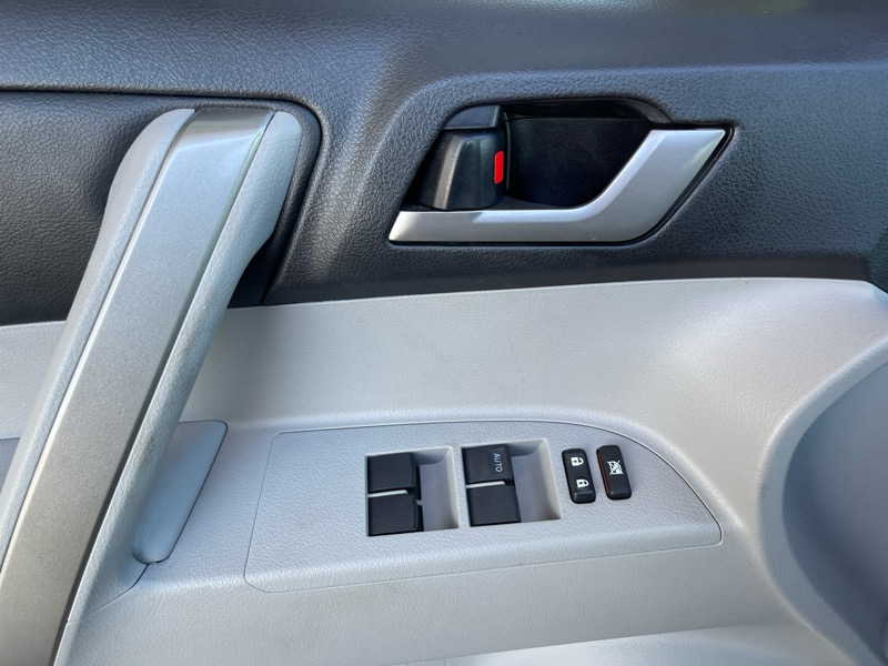 2013 Toyota Highlander SE photo 23