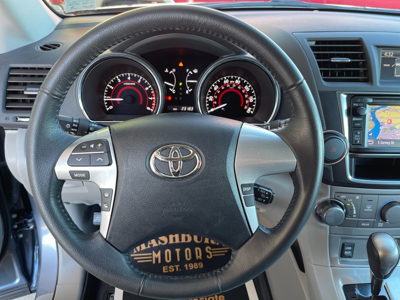 2013 Toyota Highlander SE photo 26