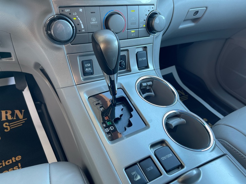 2013 Toyota Highlander SE photo 29