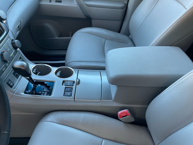 2013 Toyota Highlander SE photo 31