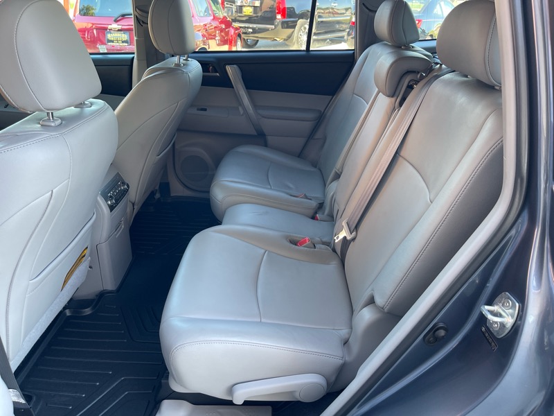 2013 Toyota Highlander SE photo 32