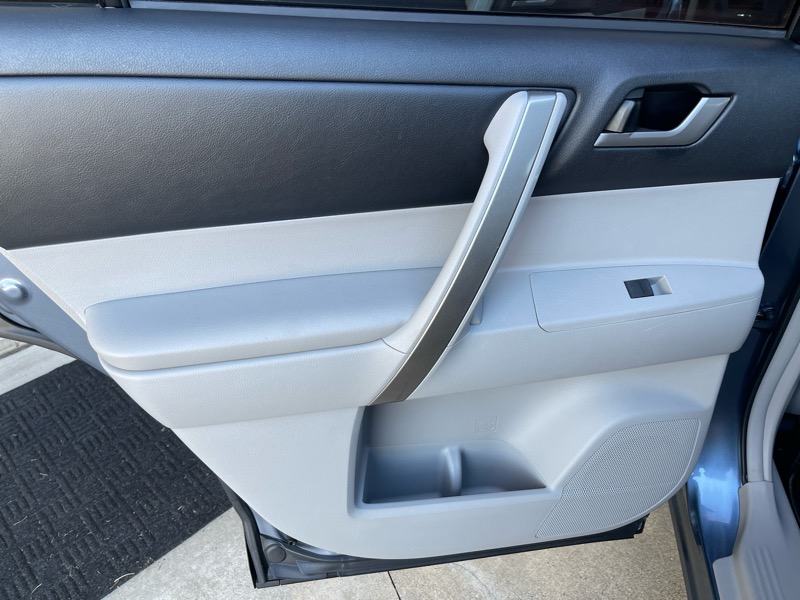 2013 Toyota Highlander SE photo 33