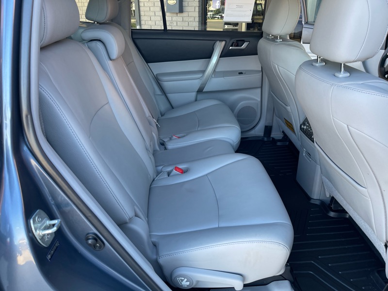 2013 Toyota Highlander SE photo 36