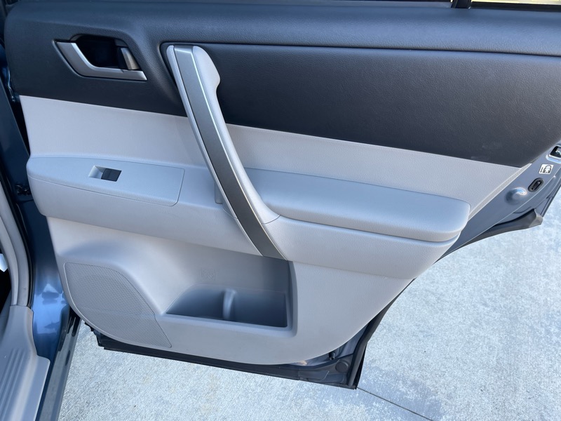 2013 Toyota Highlander SE photo 38