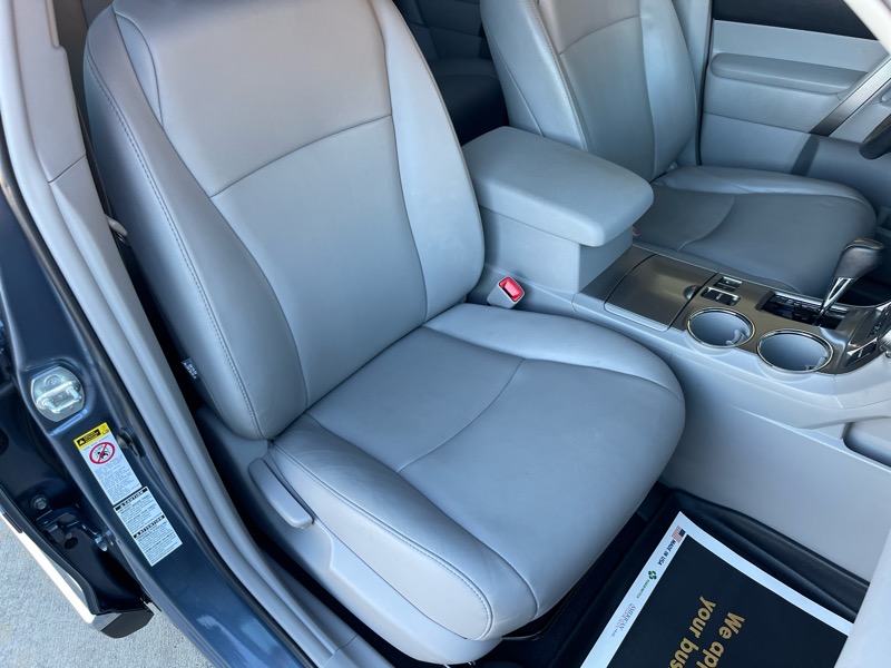 2013 Toyota Highlander SE photo 41