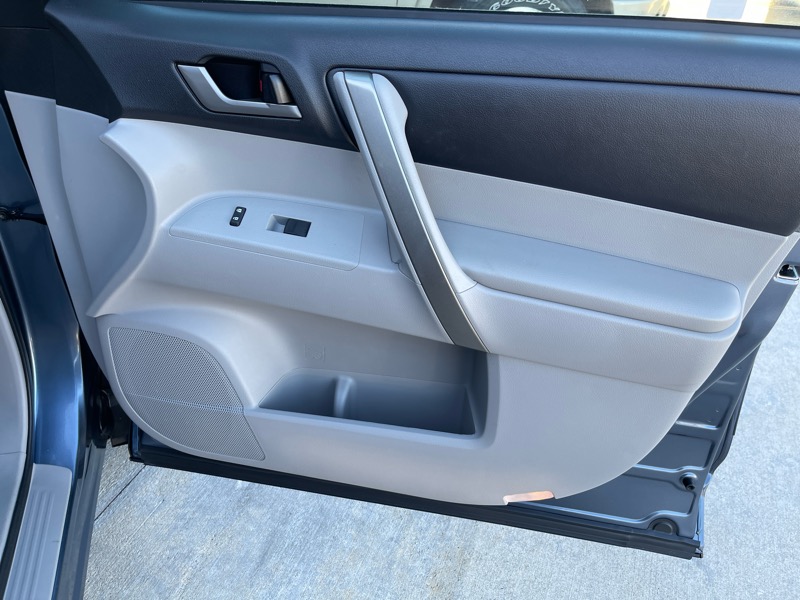 2013 Toyota Highlander SE photo 42