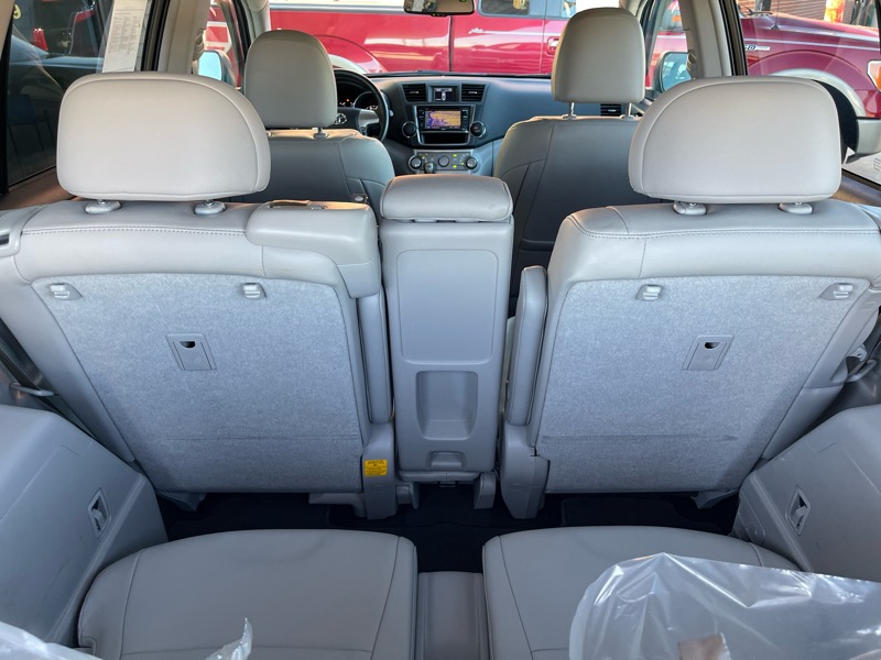 2013 Toyota Highlander SE photo 47