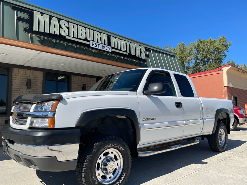 2003 Chevrolet Silverado 2500HD LS photo 2