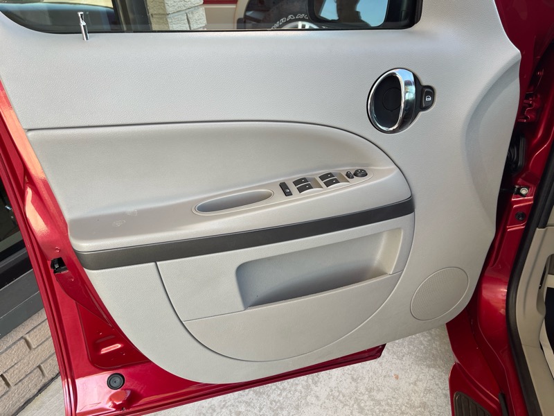 2011 Chevrolet HHR LS photo 22