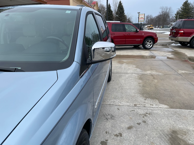 Chrysler Town & Country Limited 2013