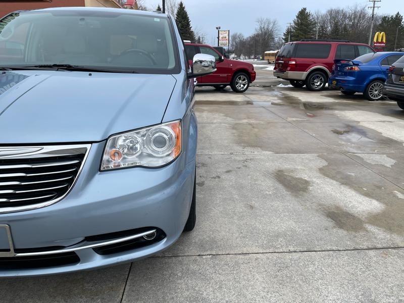 Chrysler Town & Country Limited 2013