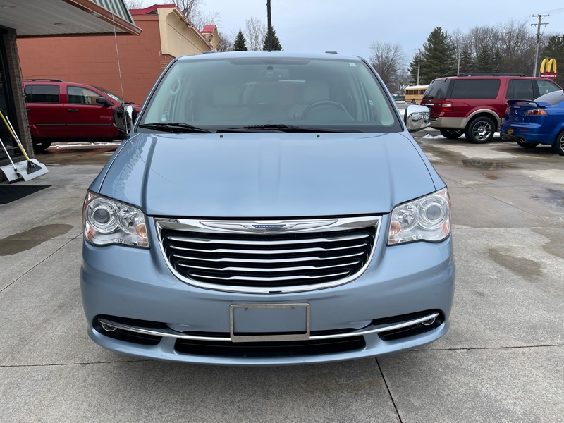 Chrysler Town & Country Limited 2013
