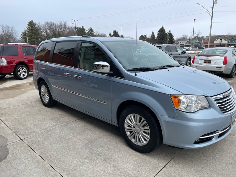 Chrysler Town & Country Limited 2013