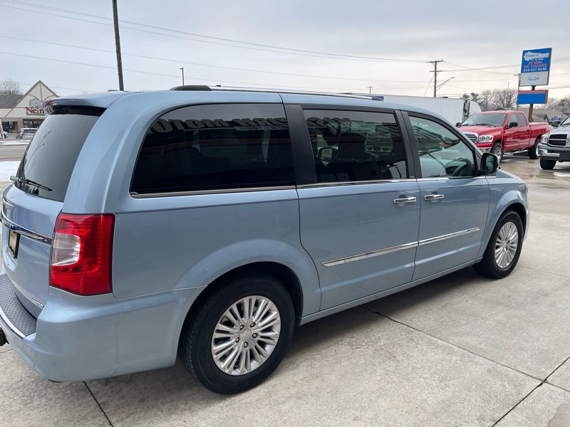 Chrysler Town & Country Limited 2013