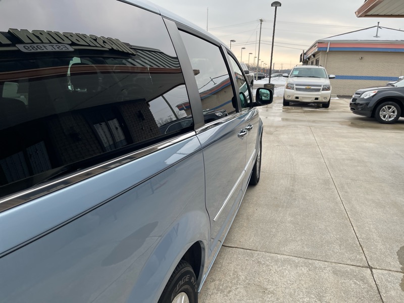 Chrysler Town & Country Limited 2013