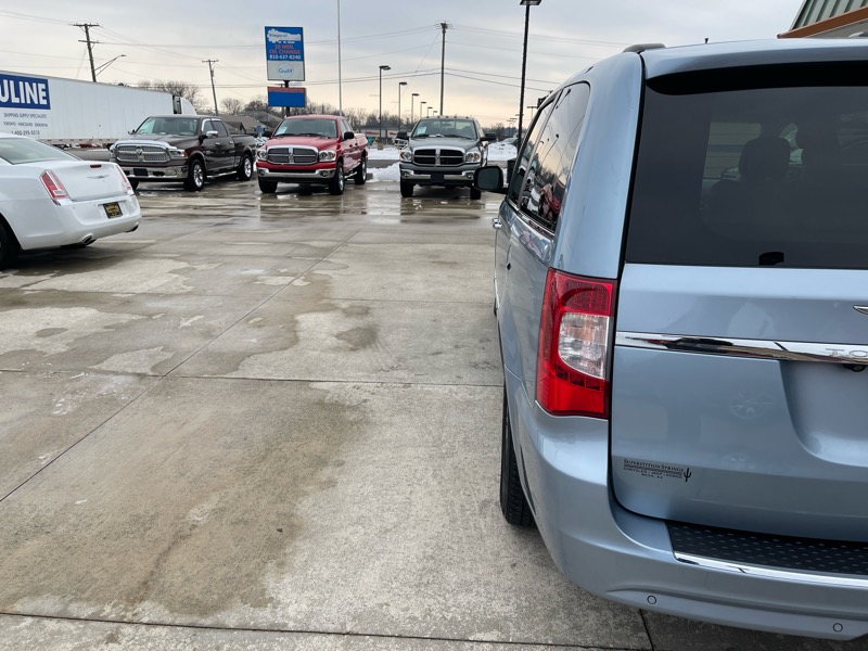 Chrysler Town & Country Limited 2013