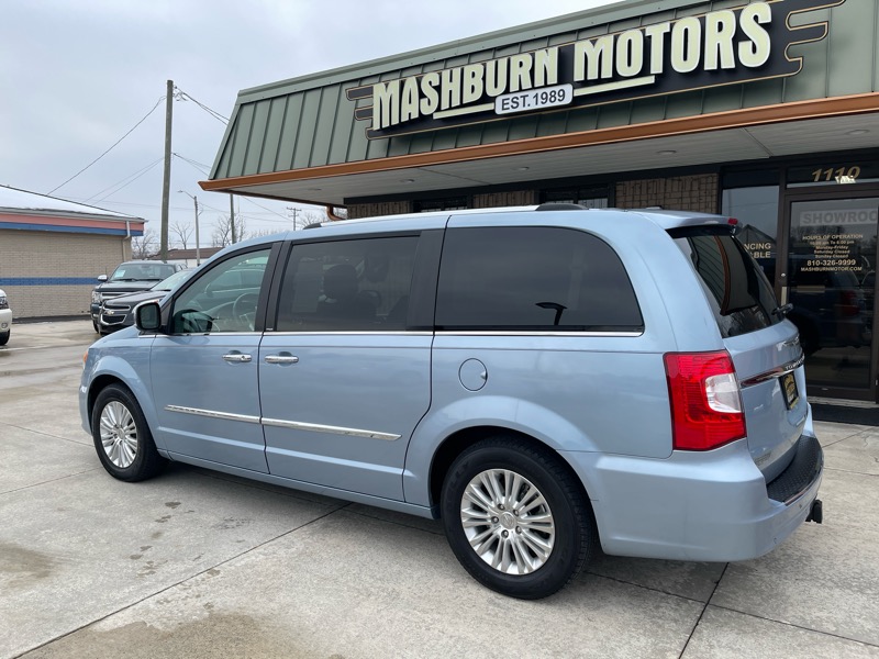 Chrysler Town & Country Limited 2013