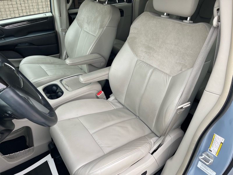 Chrysler Town & Country Limited 2013