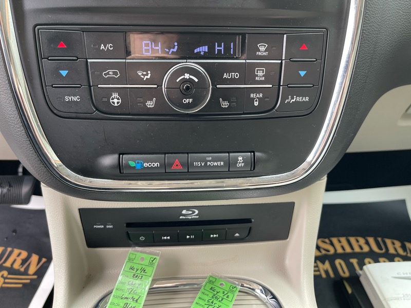 Chrysler Town & Country Limited 2013