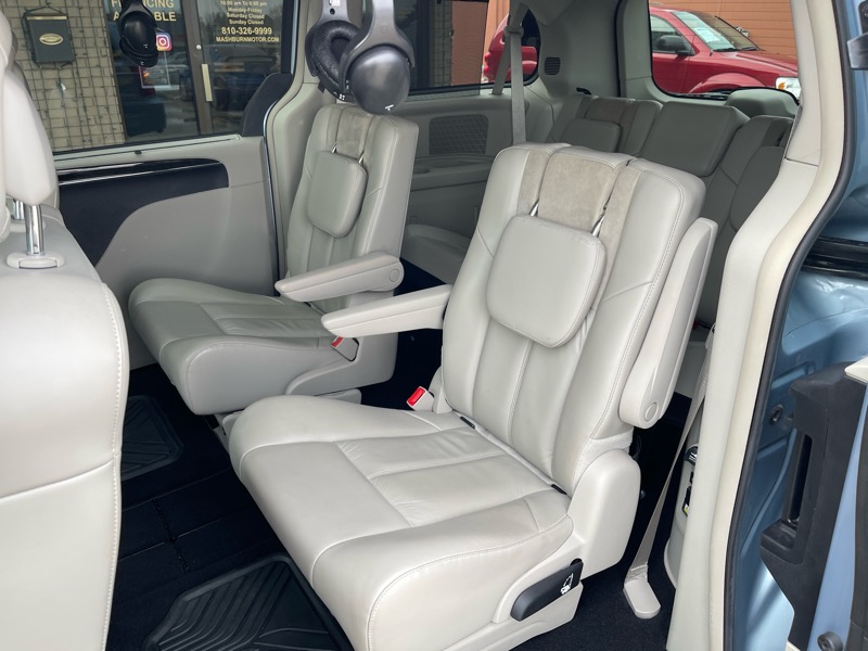 Chrysler Town & Country Limited 2013