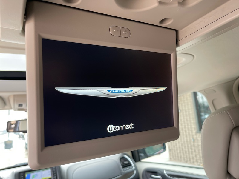 Chrysler Town & Country Limited 2013