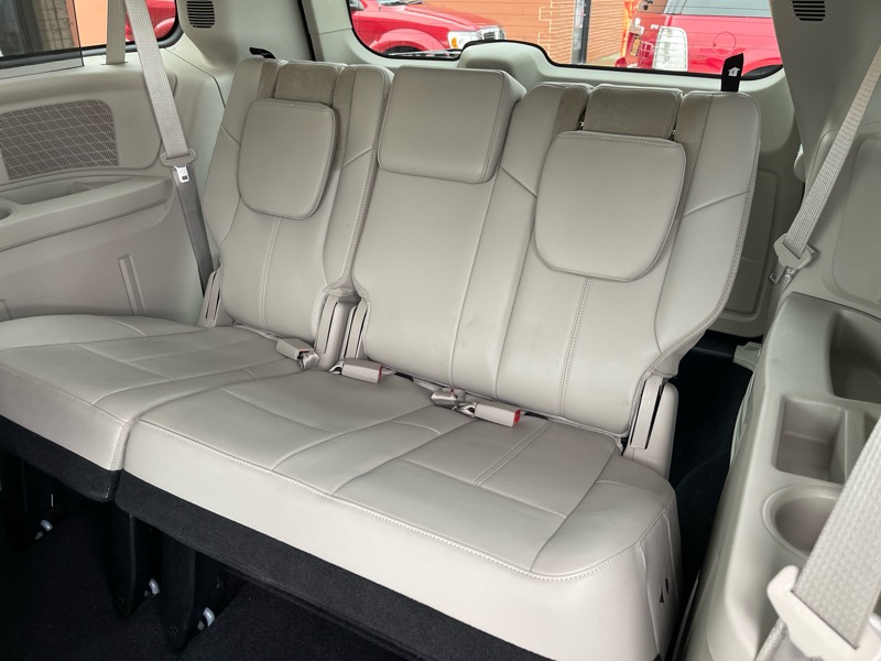 Chrysler Town & Country Limited 2013