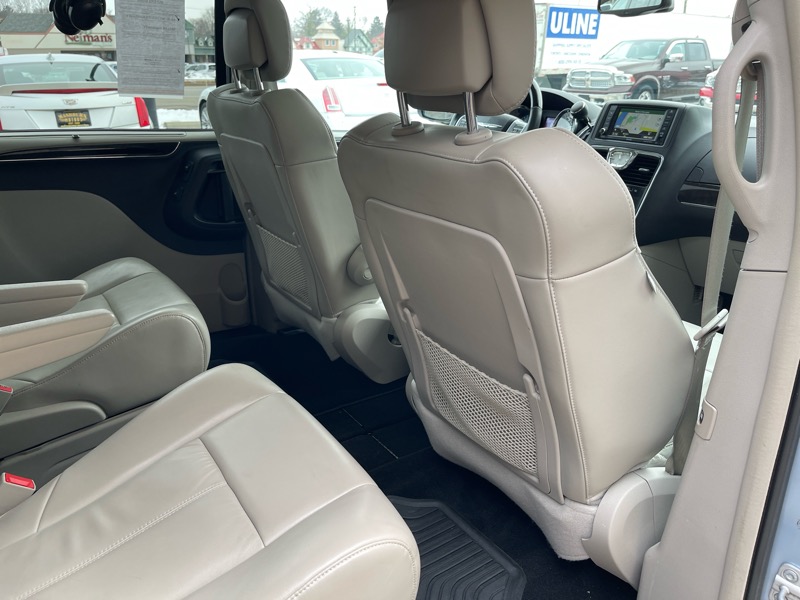 Chrysler Town & Country Limited 2013