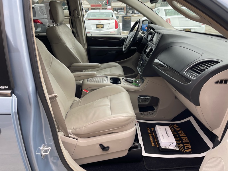 Chrysler Town & Country Limited 2013