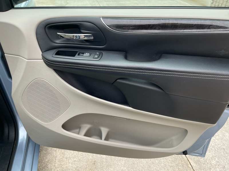 Chrysler Town & Country Limited 2013