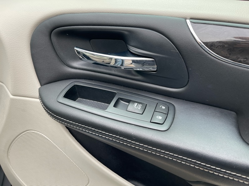 Chrysler Town & Country Limited 2013