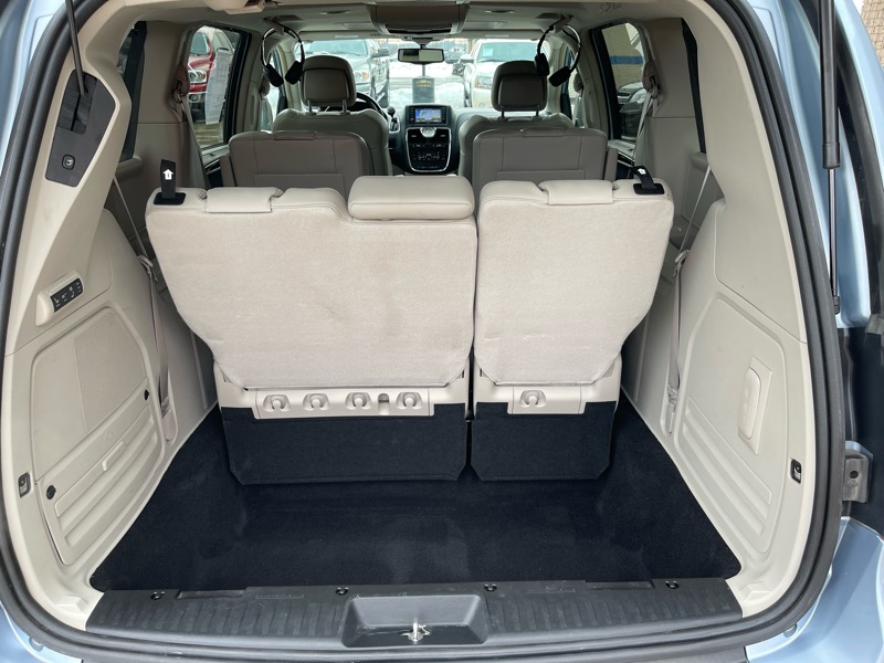 Chrysler Town & Country Limited 2013