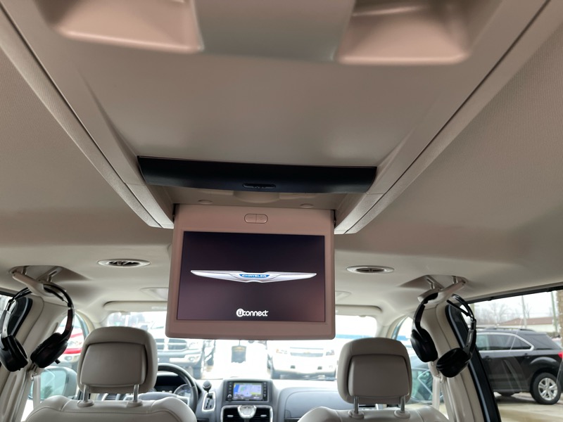 Chrysler Town & Country Limited 2013