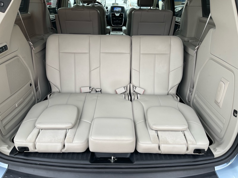 Chrysler Town & Country Limited 2013