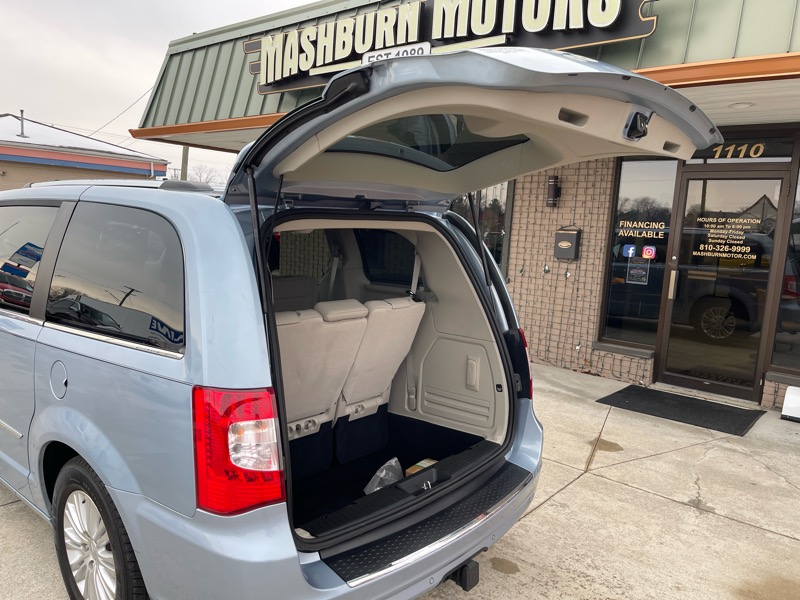 Chrysler Town & Country Limited 2013