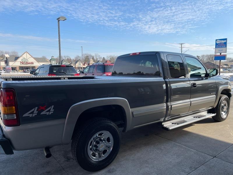 Chevrolet Silverado 2500 HD 4dr Ext Cab 157.5" WB C6P 4WD LS 2000