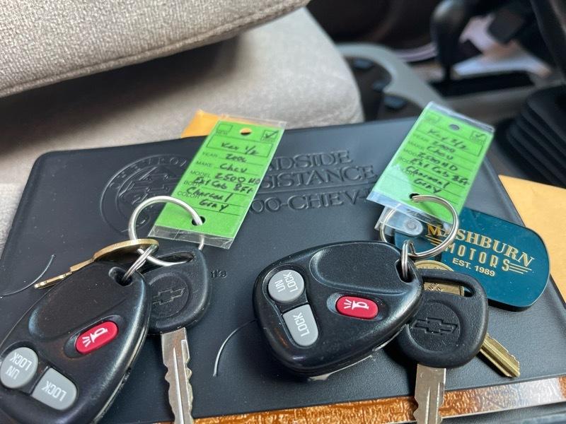 Chevrolet Silverado 2500 HD 4dr Ext Cab 157.5" WB C6P 4WD LS 2000