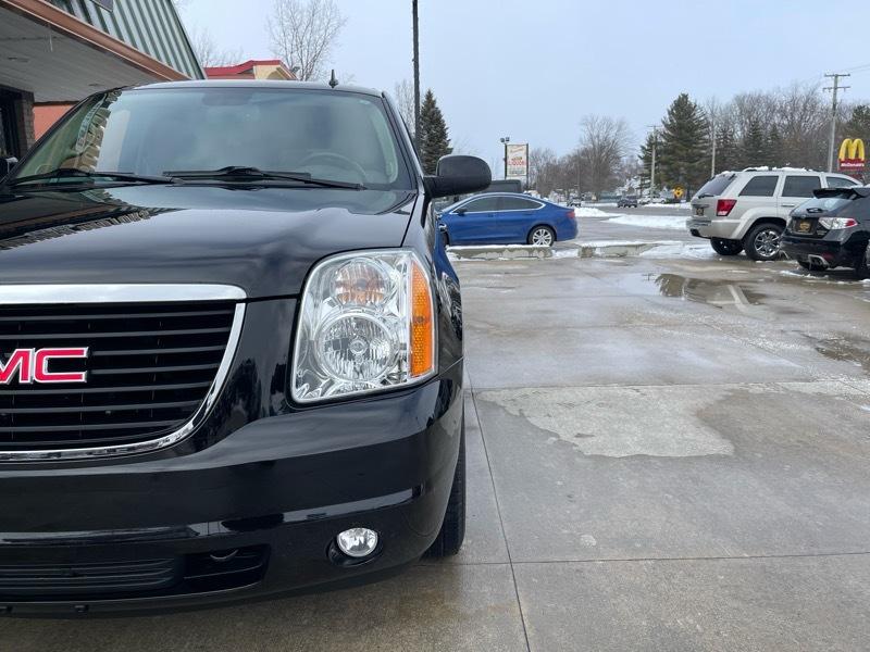 GMC Yukon XL SLT 1/2 Ton 4WD 2014