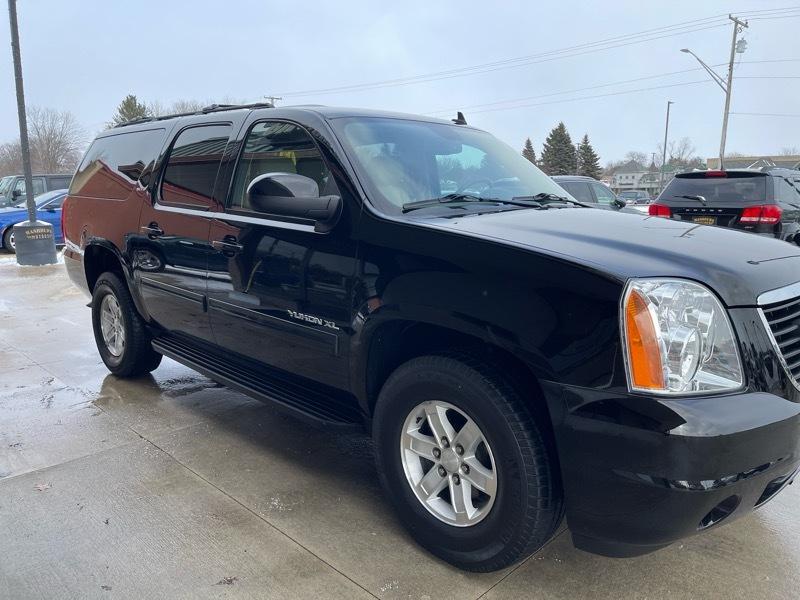 GMC Yukon XL SLT 1/2 Ton 4WD 2014