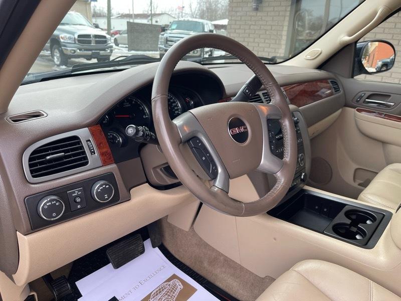 GMC Yukon XL SLT 1/2 Ton 4WD 2014