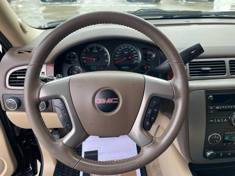 GMC Yukon XL SLT 1/2 Ton 4WD 2014