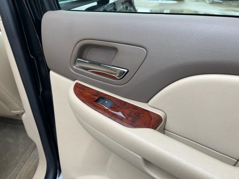 GMC Yukon XL SLT 1/2 Ton 4WD 2014