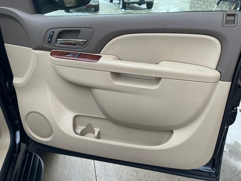 GMC Yukon XL SLT 1/2 Ton 4WD 2014