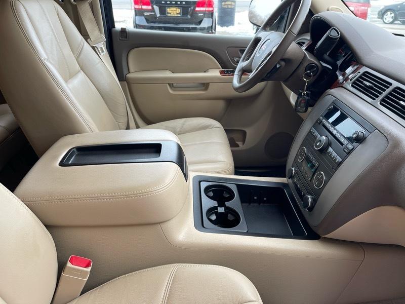 GMC Yukon XL SLT 1/2 Ton 4WD 2014