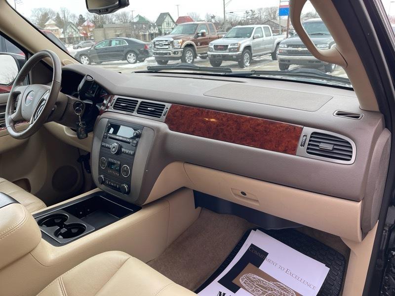 GMC Yukon XL SLT 1/2 Ton 4WD 2014